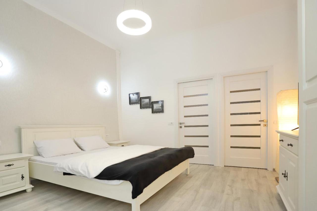 Central Luxury Apartments Oradea Exterior photo